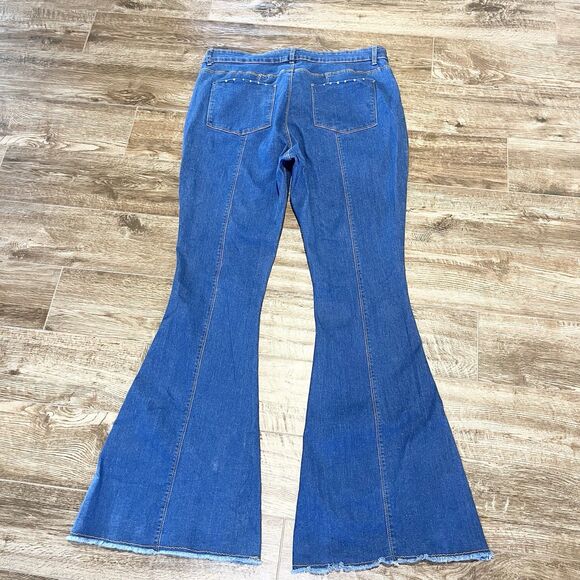 CHELSEA & VIOLET Bell Bottom Jeans Womens Size 33 High Rise Embroidered Stretch - Picture 15 of 16